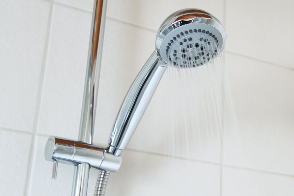 “ (69) Low water pressure from dripping shower head